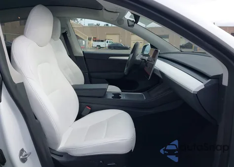 2023 Tesla Model Y Awd/Long Range Dual Motor All-Wheel Drive z USA, uszkodzony, nr VIN 7SAYGDEE5PF633005